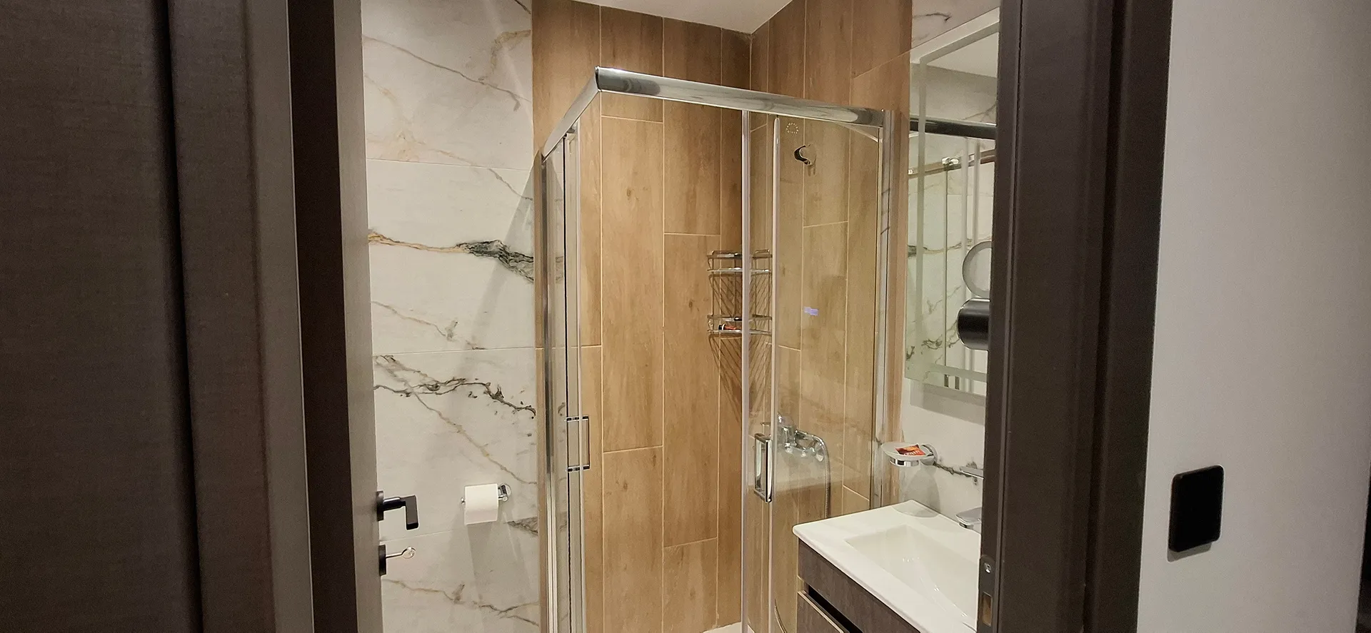 Tiara Holidays - Ilion Apartments -  Junior Suite - bathroom